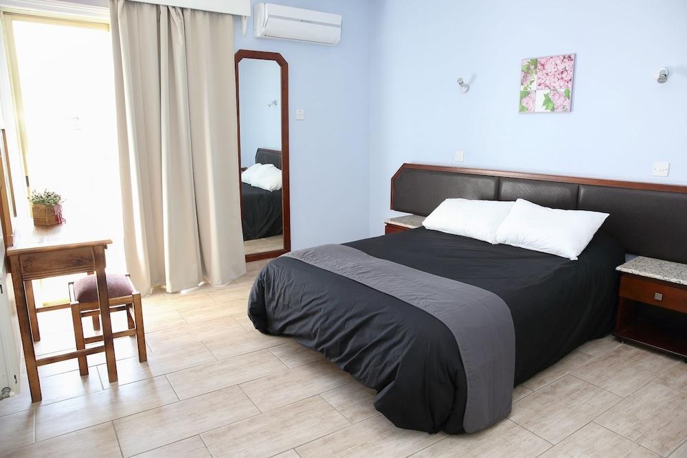 Antonis G. Hotel Apartments Вороклини Екстериор снимка