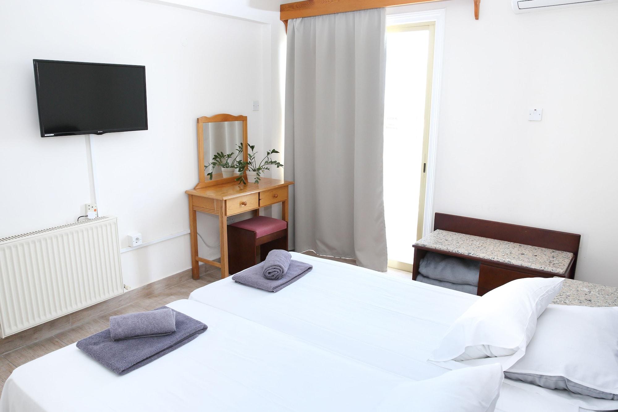 Antonis G. Hotel Apartments Вороклини Екстериор снимка