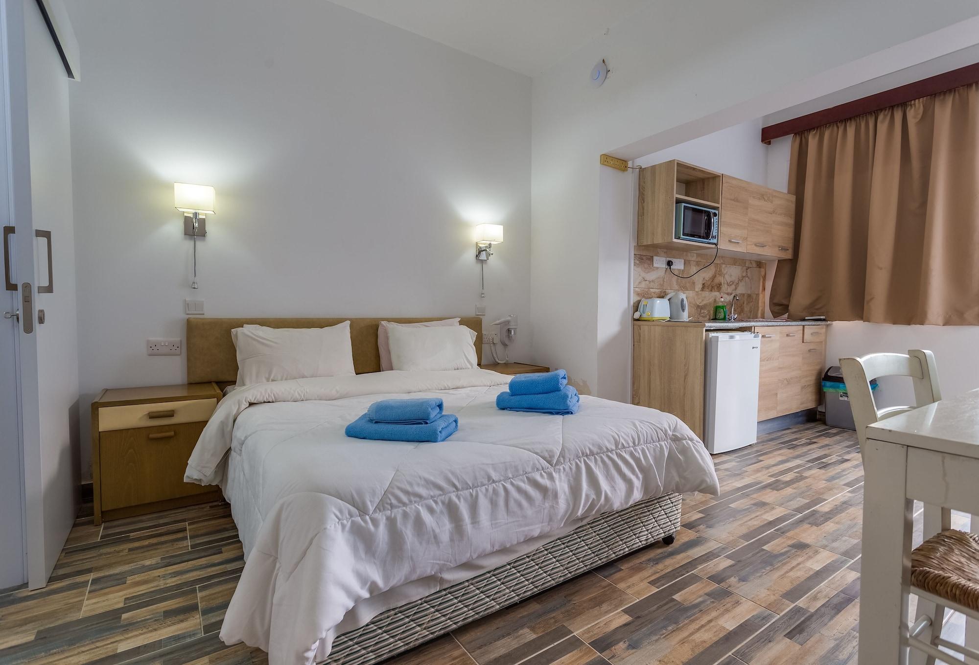 Antonis G. Hotel Apartments Вороклини Екстериор снимка