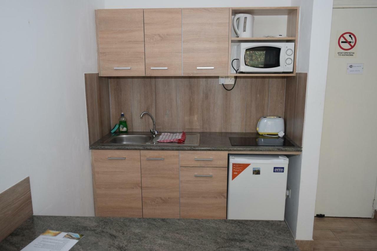 Antonis G. Hotel Apartments Вороклини Екстериор снимка